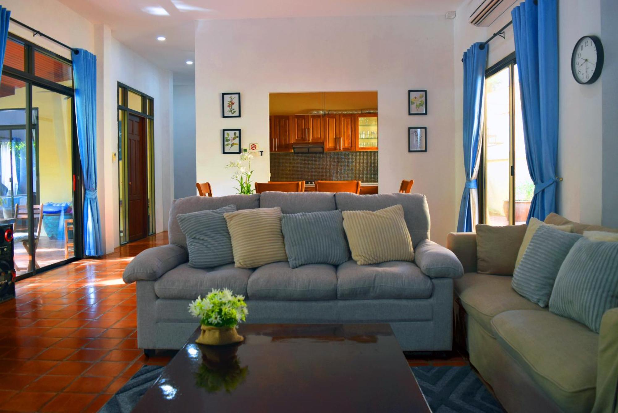 4 Bed Private Pool And Bbq 別墅